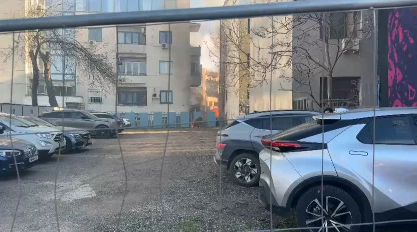 Incendiu în Sectorul 1 al Capitalei, lângă Piața Victoriei. Fumul s-a propagat în clădire și în imobilele din vecinătate
