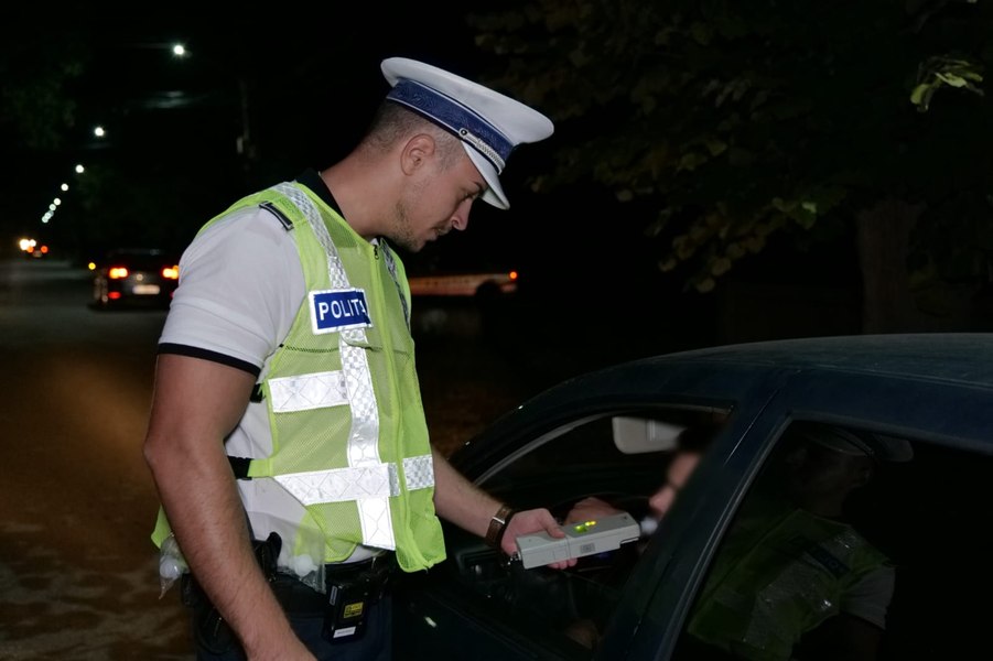 Un polițist din Caracal, beat și drogat la volan, a accidentat grav o femeie. A încercat să se ascundă