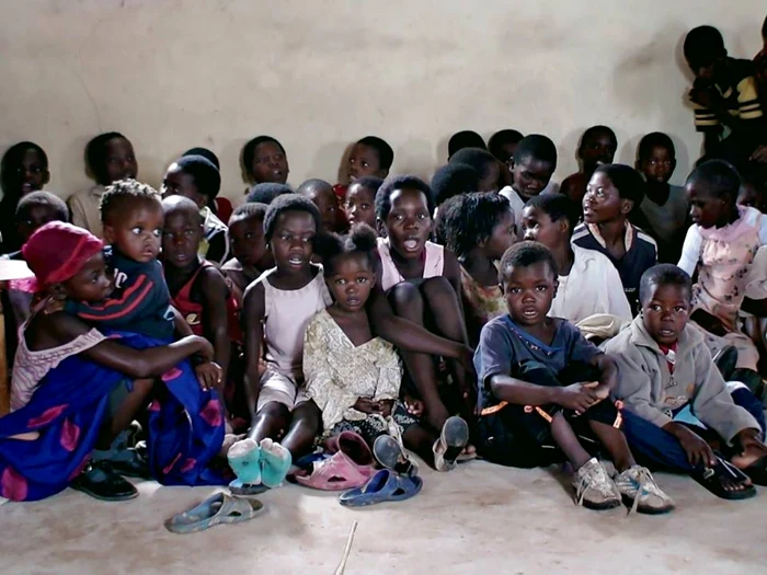 Acţiune umanitară romînească în Africa pentru ajutorarea imigranţilor FOTO Facebook/Daniela şi Mihai Braşov