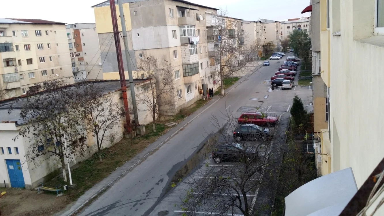 Parcările noi din Balş le-au adus probleme autorităţilor locale. Foto: Adevărul