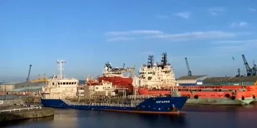 Petroliere in port Captura YouTube