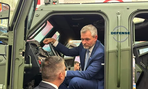 Președintele Slovaciei, Peter Pellegrini, la volanul VLAH, la BSDA 2026 Foto DefenseRomania jpg