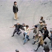 mineriada iunie 1990 minerii bat un student în centrul bucurestiului foto AFp Andrei Iliescu