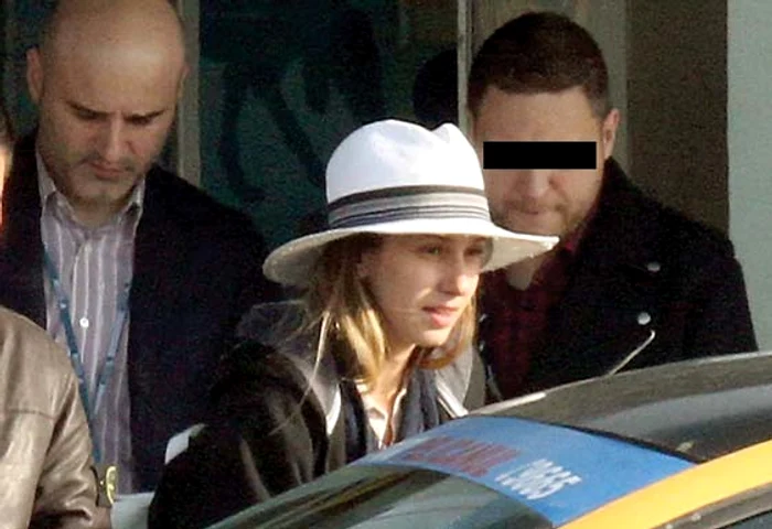 
    Dana Rogoz şi Radu Dragomir  s-au întors cu bateriile încărcate  din vacanţa de iarnă  