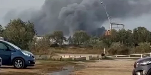 Incendiu la aeroportul de langa Sevastopol in Crimeea FOTO Zerkalo Nedeli jpg