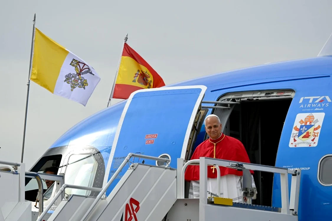 Papa Leon al XIV-lea a aterizat sâmbătă la Madrid. FOTO: Facebook/Vatican News