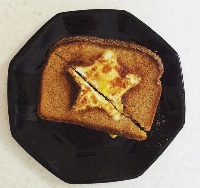 Copilul a zis că abia aşteaptă să mănânce sandvişul, dar să fie tăiat pe diagonală