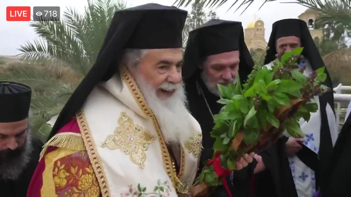 Patriarhul Ierusalimului, Teofil al lll – lea, a aruncat crucea cu busuioc în râul Iordan