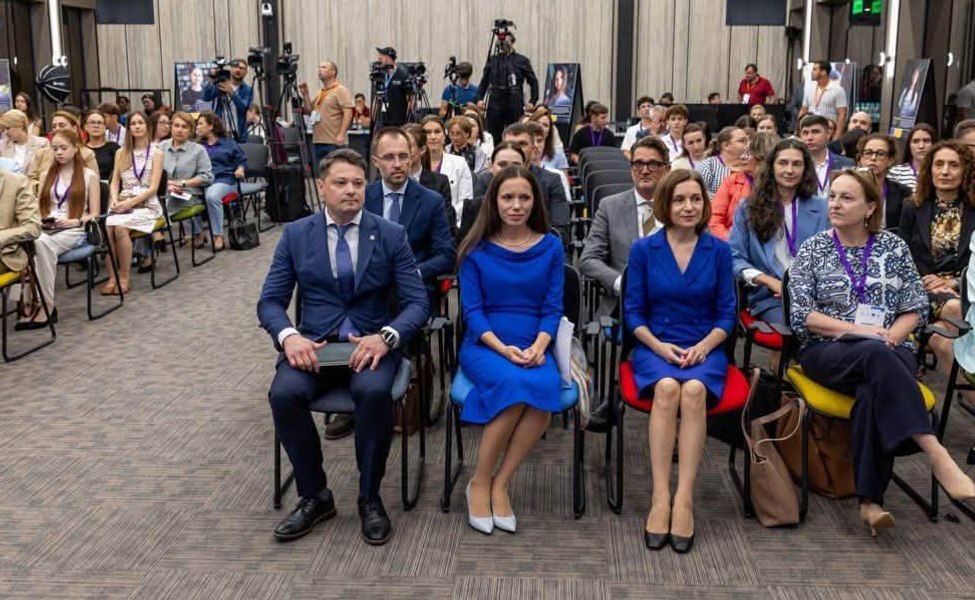 Mirabela Grădinaru, alături de Maia Sandu la Chișinău: „Nu ar trebui să existe nicio diferență între protecția copiilor în lumea fizică și cea digitală”