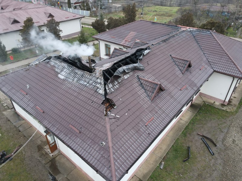 Peste 180 de elevi au rămas fără școală, după un incendiu puternic. Autoritățile locale cer Guvernului ajutor pentru a-i trimite la cursuri