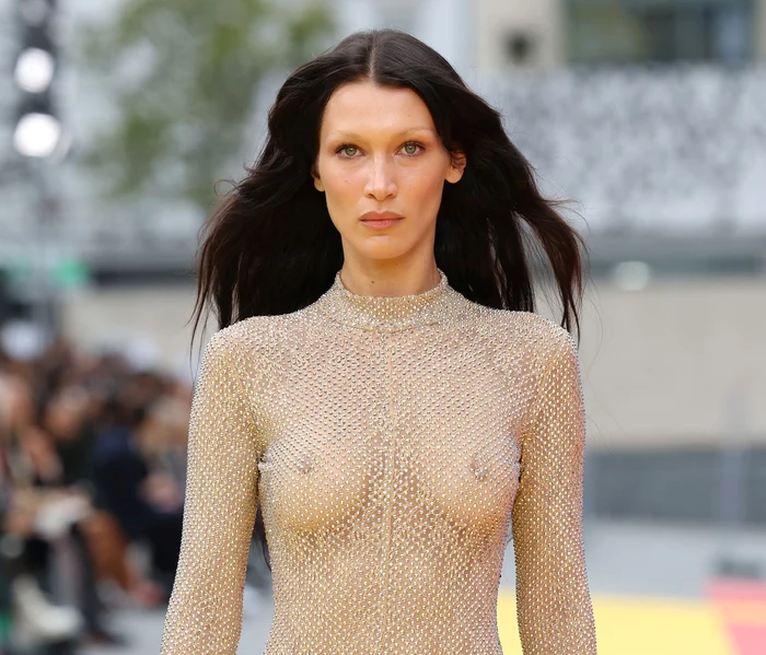 Bella Hadid a prezentat pentru Stella McCartney (Foto: Getty Images)