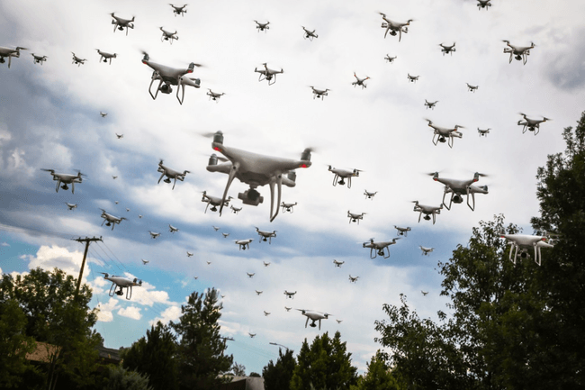 Cel mai frumos sat din Anglia, terorizat de drone. Filmează copii în grădini, localnici în baie și încearcă să intre în case: „E ca și cum ai trăi în Coreea de Nord”