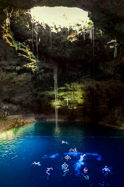 Cenote Ik Kil este un bazin cu apă verde-smarald (Foto: Profimedia)