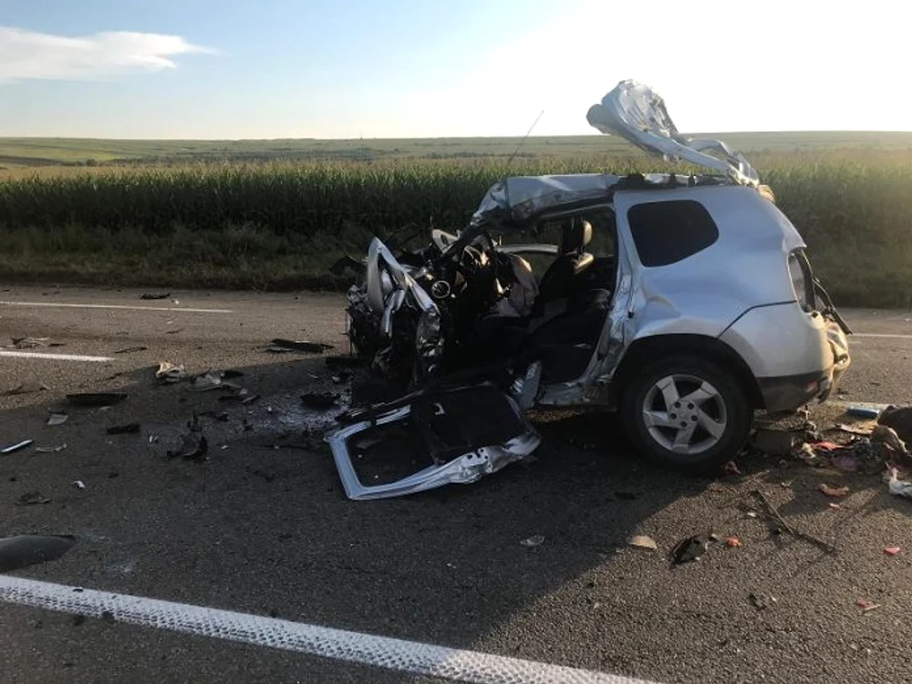 Șoferul de 61 de ani a murit pe loc, iar preotul Bărăscu a murit la spital