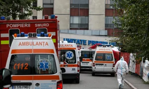 Coada de ambulante la spitalul Universitar de Urgenta Bucuresti FOTO Inquam Photos / Octav Ganea