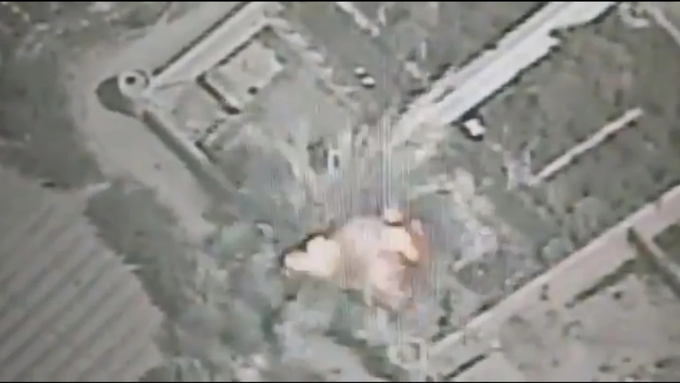 Ministerul afgan al Apărării a difuzat - în dimineaţa zilei de 01.08.2021 - imagini video sugestive privind loviturile chirurgicale efectuate de Forţele Aeriene Afgane asupra unei concentrări de insurgenţi talibani din districtul Zhari, aflat în provincia Kandahar.