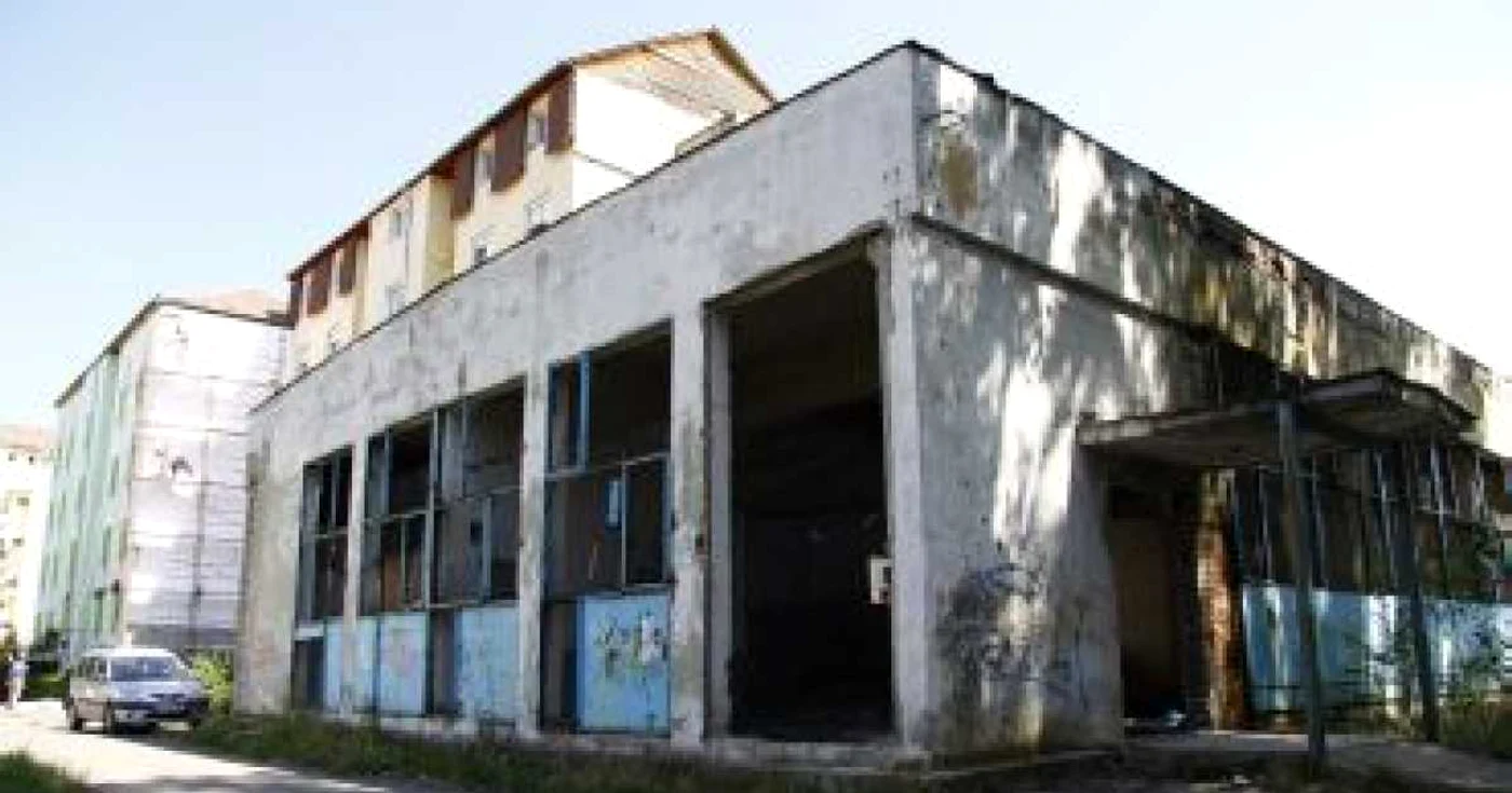 Sibiu: Fecale şi gunoaie într-o fostă centrală termică