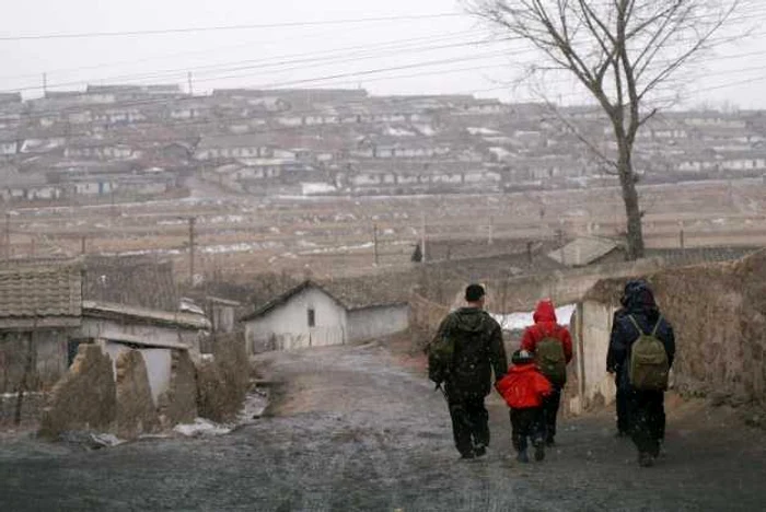 Muncitorii nord-coreeni trimiși în Rusia de Kim Jong-un lucrează în condiții de sclavie modernă. „Lucrează noaptea, pe întuneric, fără echipamente de protecție adecvate“