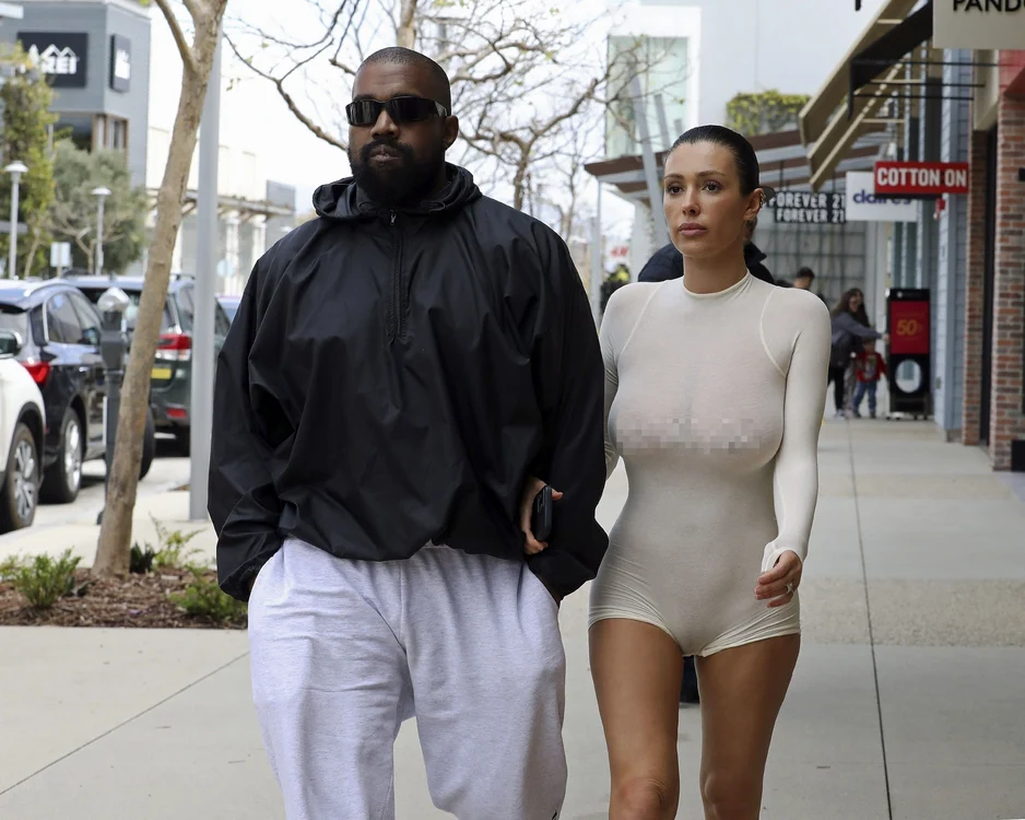 Kanye West și Bianca Censori , pe stradă