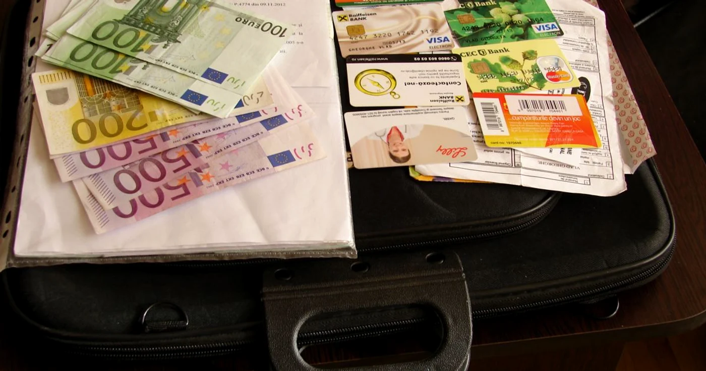 Servieta a fost înapoiată proprietarului FOTO Inspectoratul Judeţean de Poliţie Tulcea