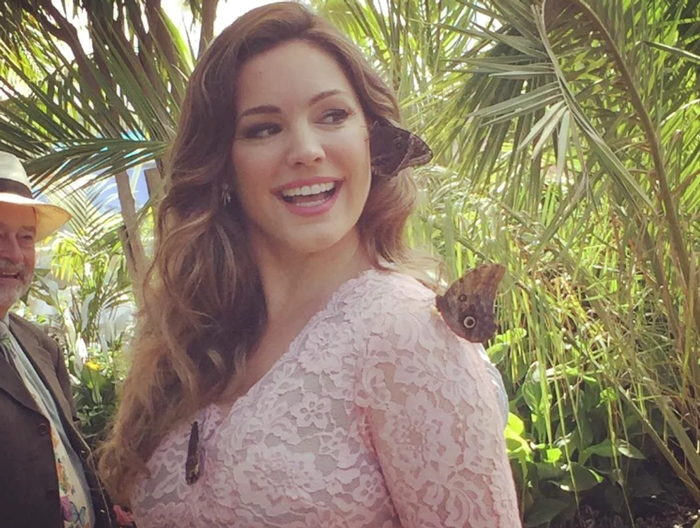 Kelly Brook a pozat complet dezbrăcată în grădina de pe imensa ei proprietateFoto Instagram