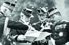De la stânga la dreapta: generalul Constantin Coandă, Regele Carol I, generalul Alexandru Averescu și generalul Constantin Hârjeu (© Ghetty Images)