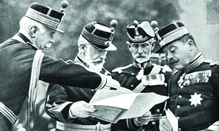 De la stânga la dreapta: generalul Constantin Coandă, Regele Carol I, generalul Alexandru Averescu și generalul Constantin Hârjeu (© Ghetty Images)