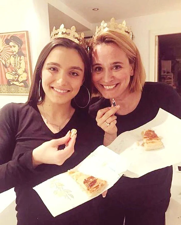 Fata Andreei Esca studiază Marketing şi Publicitate