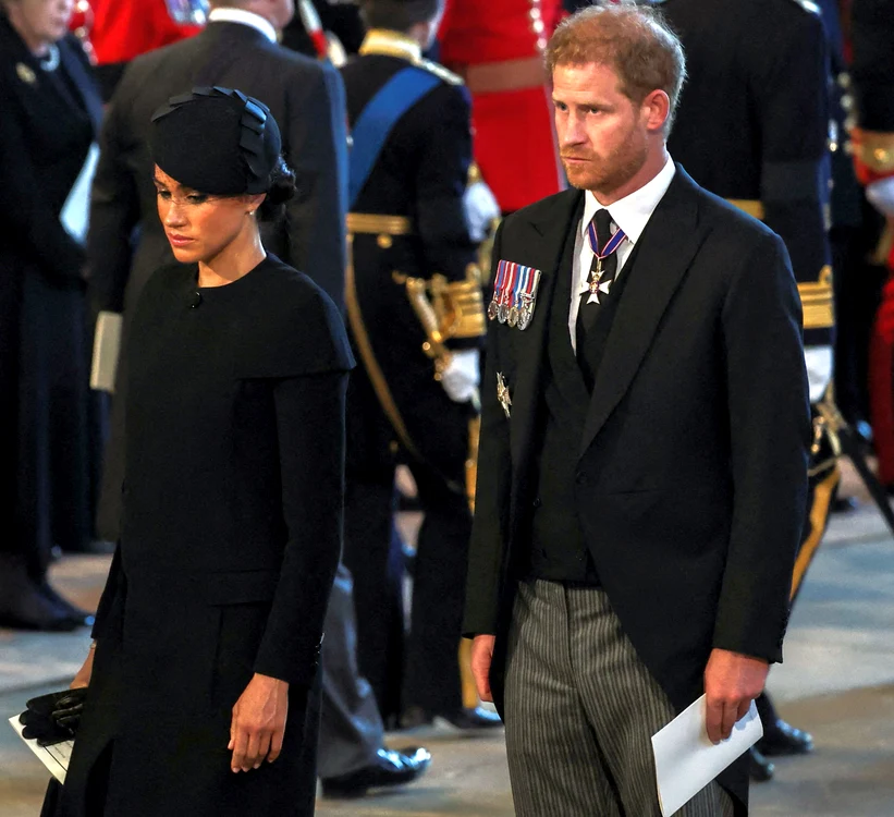 Meghan Markle și prințul Harry, la înmormântarea Reginei Elisabeta a II-a