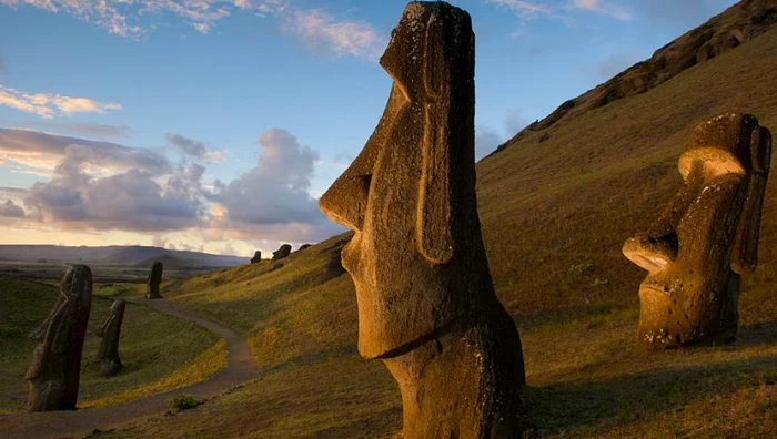 easter island statues 59766 990x742 0 jpg jpeg