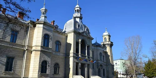 Şase inculpaţi din dosarul de retrocedare a moşiilor Ghika ar putea sta 30 de zile în arest FOTO Mircea MERTICARIU