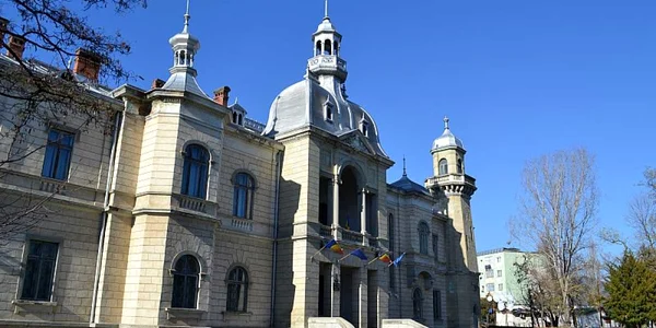 Şase inculpaţi din dosarul de retrocedare a moşiilor Ghika ar putea sta 30 de zile în arest FOTO Mircea MERTICARIU