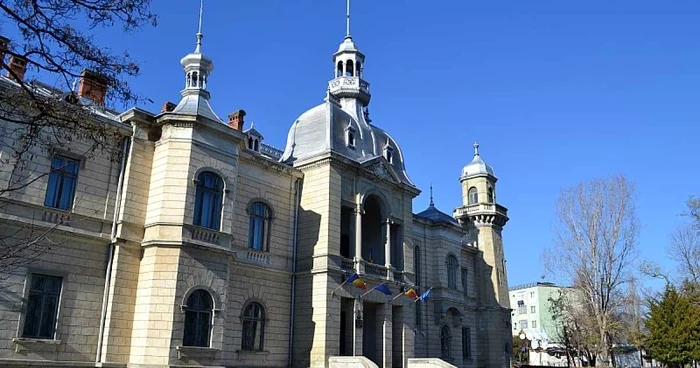 Şase inculpaţi din dosarul de retrocedare a moşiilor Ghika ar putea sta 30 de zile în arest FOTO Mircea MERTICARIU