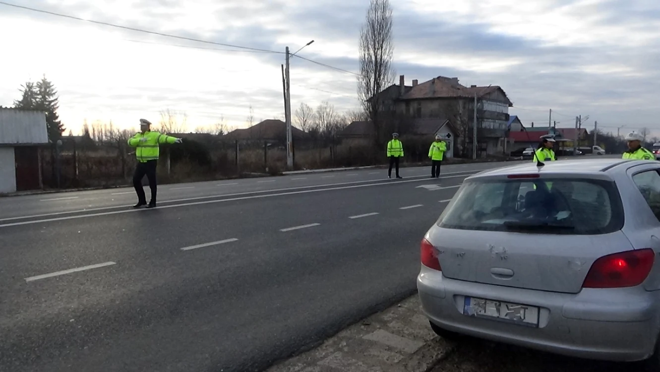 Autostopul e o soluție la care multă lume apelează. FOTO arhivă Facebook Poliția Română