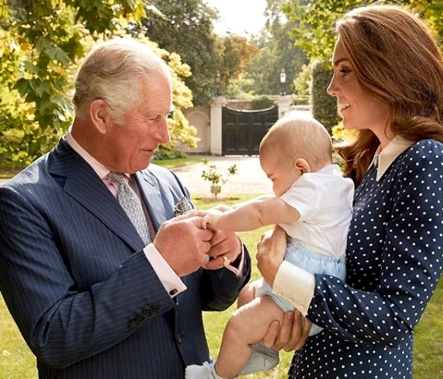Prințul Charles are o relație foarte bună cu copiii ducilor de Cambridge, William și Kate 