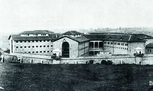 Doftana: mitul comunist  scos la vânzare jpeg