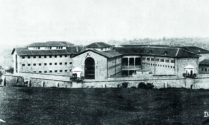 Doftana: mitul comunist  scos la vânzare jpeg