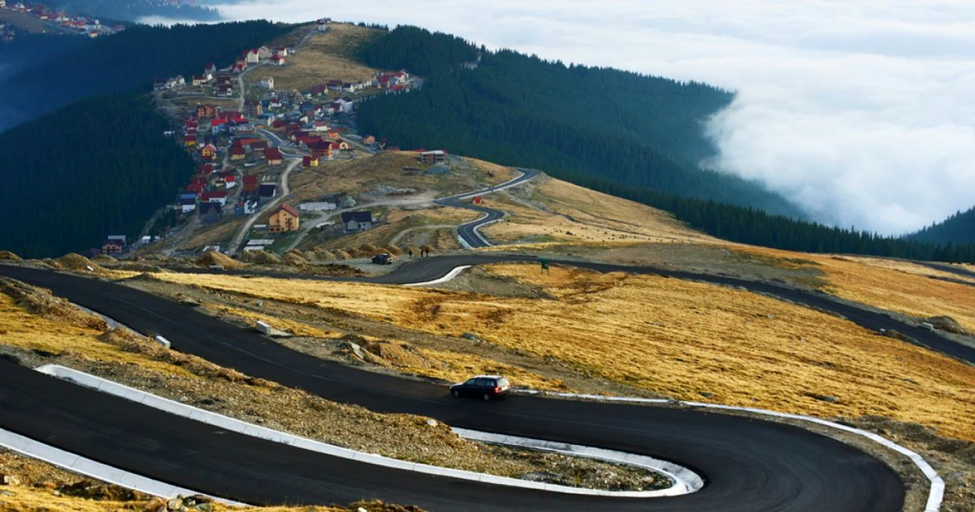 Ce poţi vizita lângă Transalpina. Cel mai inalt punct al soselei  este la cota 2145, in Pasul Urdele.  Foto Shutterstock