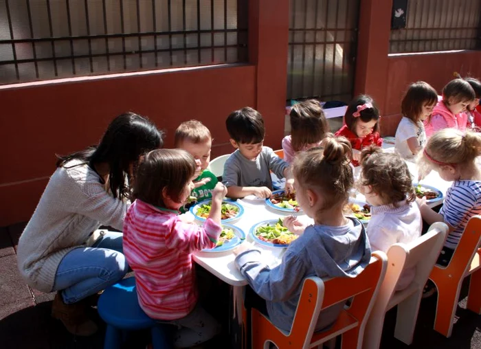 Tripleţii Nicoletei Luciu au ieşit la grătar. (Foto: Agenţia de Presă Mondenă)