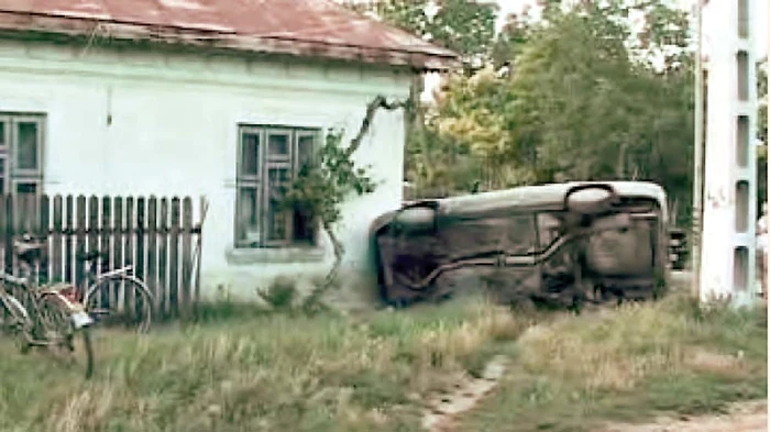 Un bărbat de 56 de ani a fost lovit de o maşină