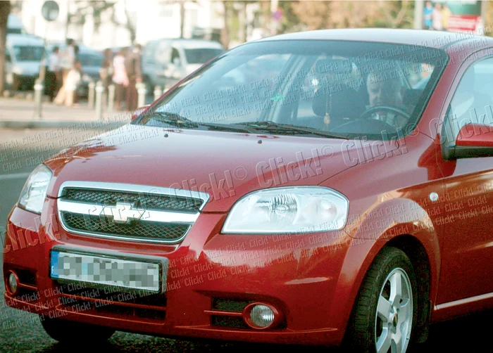 De când are probleme financiare, se plimbă cu un Chevrolet (fotografii: Mihai Ionescu)