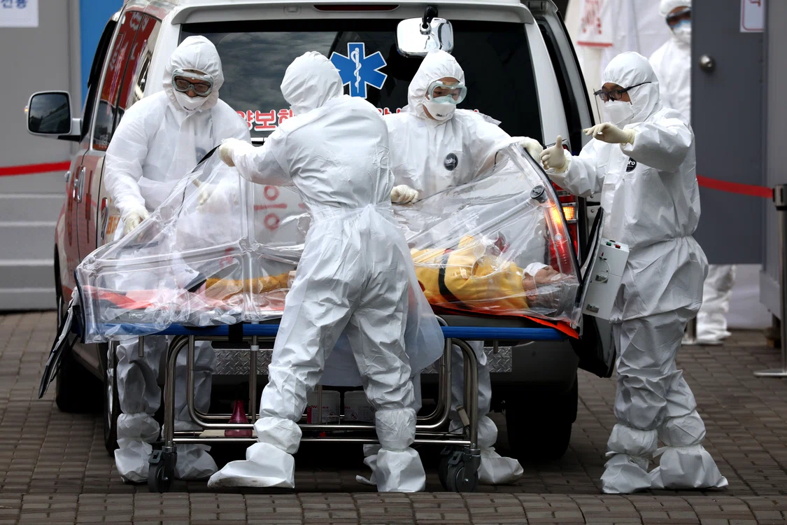 Personalul medical  lucrează în condiţii  de maximă protecţie