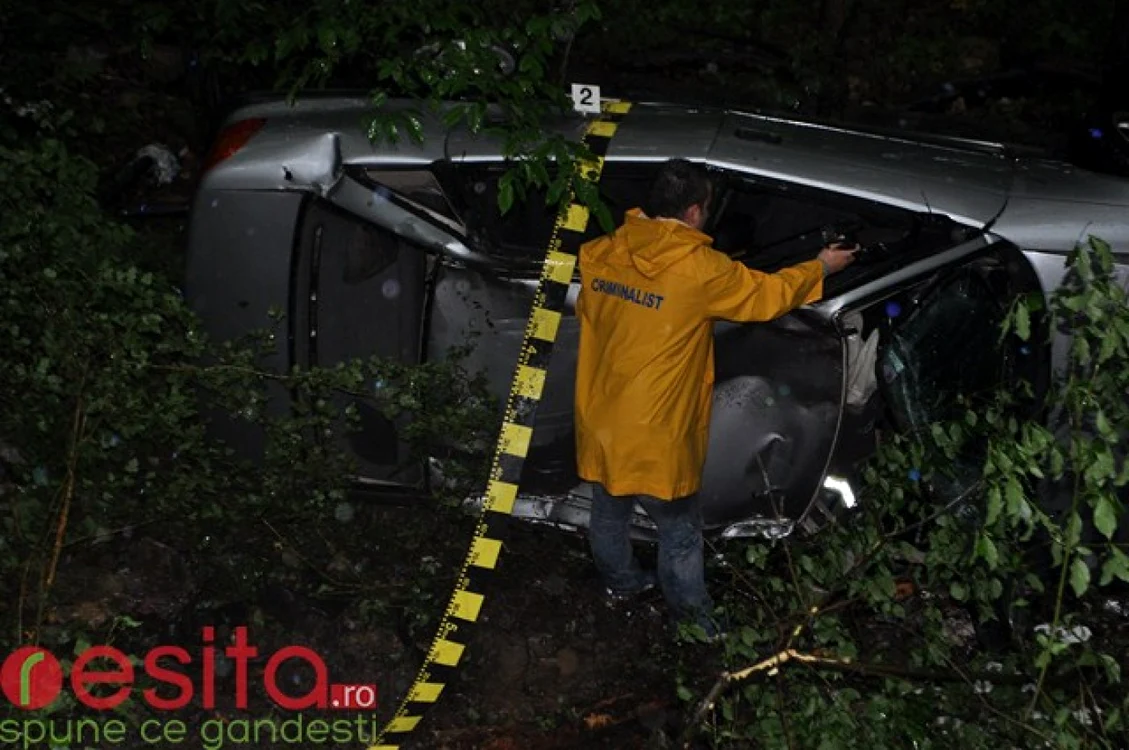 Criminaliştii investighează modul producerii accidentului FOTO resita.ro