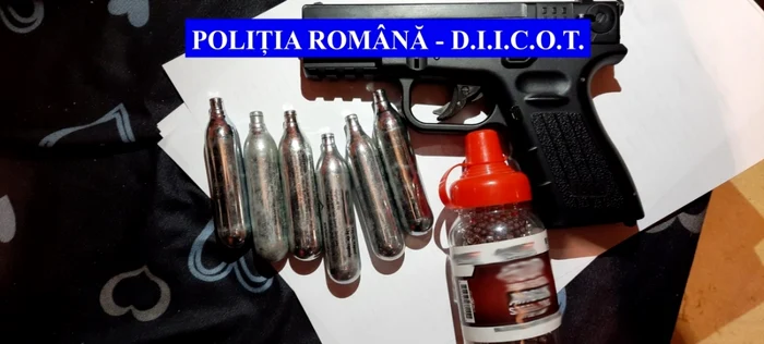 Drogurile găsite la locuinţele traficanţilor FOTO DIICOT