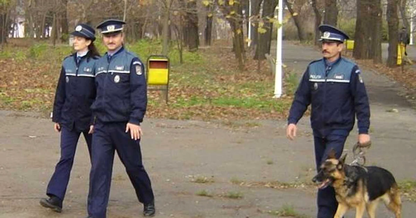 Poliţiştii sunt în căutarea a doi dispăruţi de la domiciliu