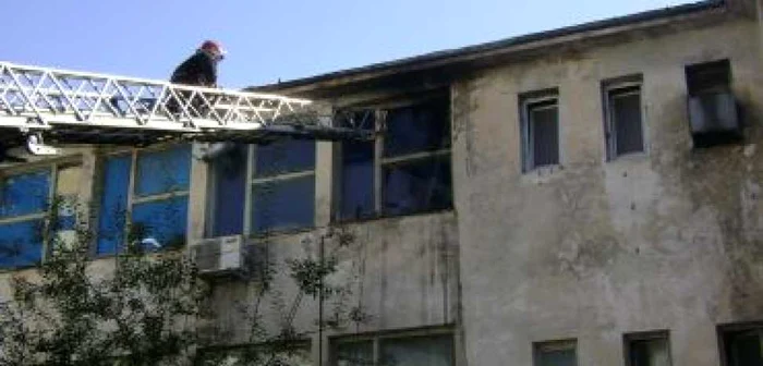 Suceava: Bar sucevean la un pas să ardă din cauza unui scurtcircuit (GALERIE VIDEO)