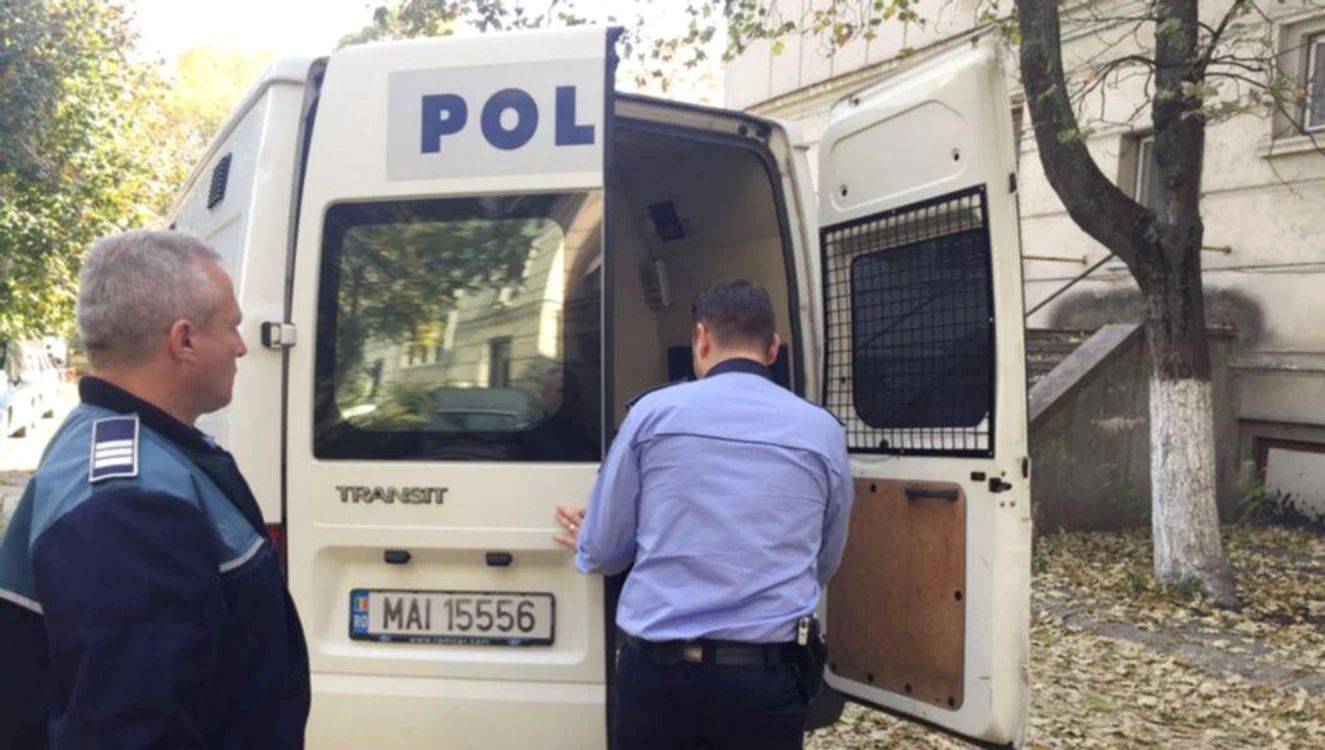 
    Suspectul a șocat polițiștii prin violența verbală de care a dat dovadă în puținele ore în care a stat în libertateFoto: bzi.ro  