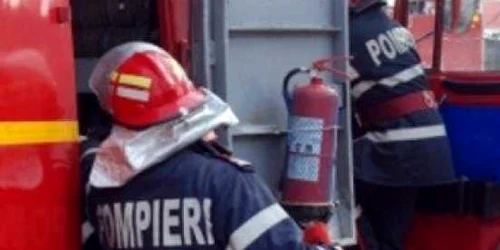 Intervenţia pentru stingerea incendiului a durat aproape două ore