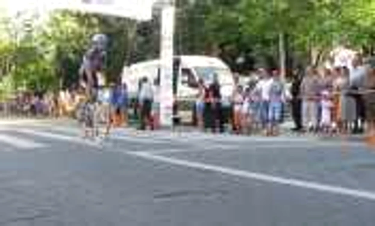 Slalom printre pavelele distruse de pe bulevard