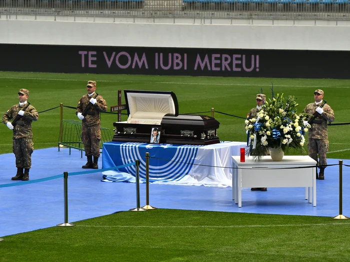 
    Ilie Balaci, ovaţionat de studenţii de la UniversitateFoto: Click!  